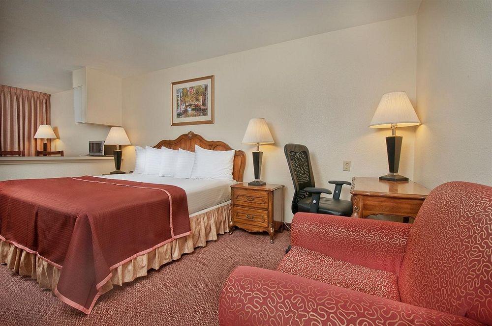 Best Western Near Lackland Afb Seaworld San Antonio Room photo