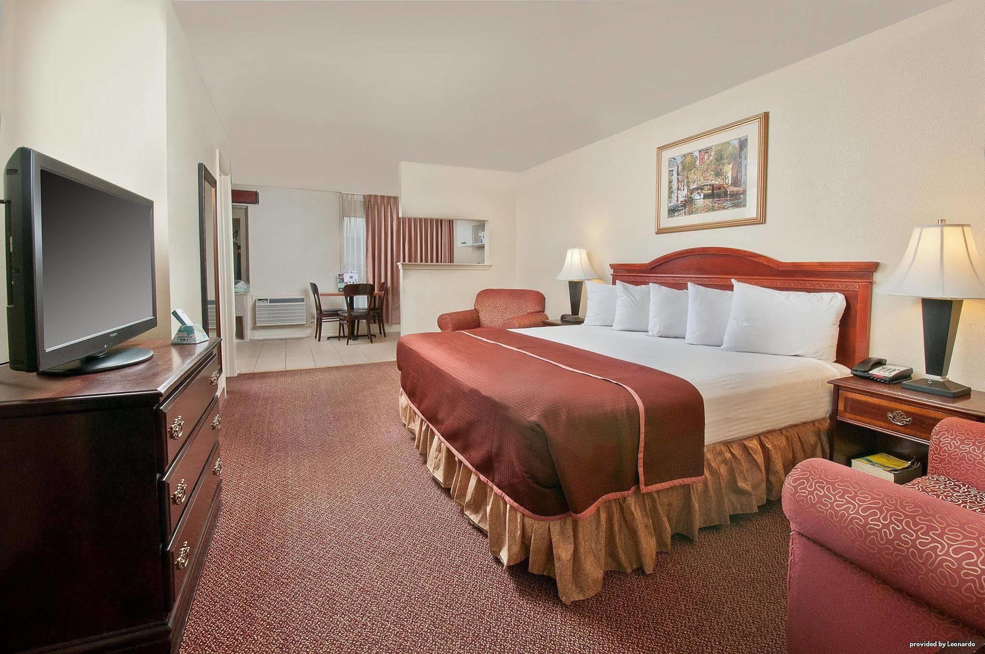 Best Western Near Lackland Afb Seaworld San Antonio Room photo